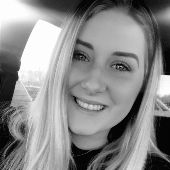 Profile Picture of Brianna Wolfert (@brianna_wolfert) on Poshmark