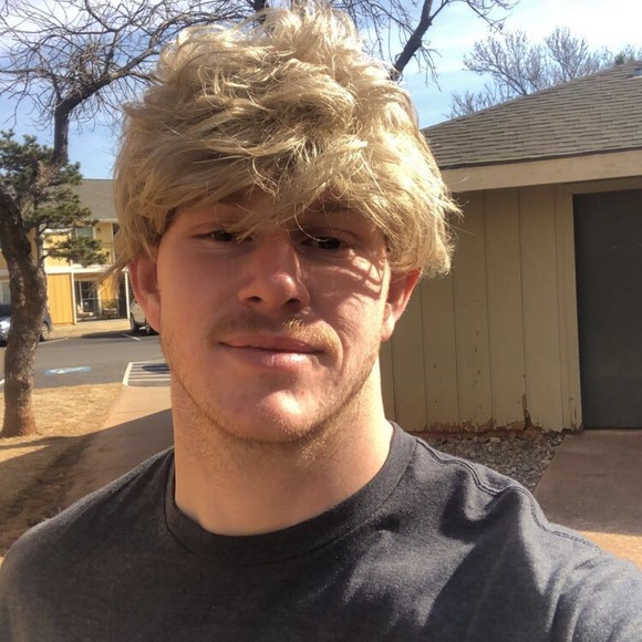 Profile Picture of Alex Knoff (@aknoff23) on Poshmark