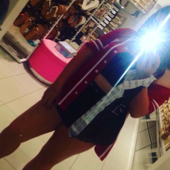 Profile Picture of Alicia Deuso (@aliciamarie0424) on Poshmark