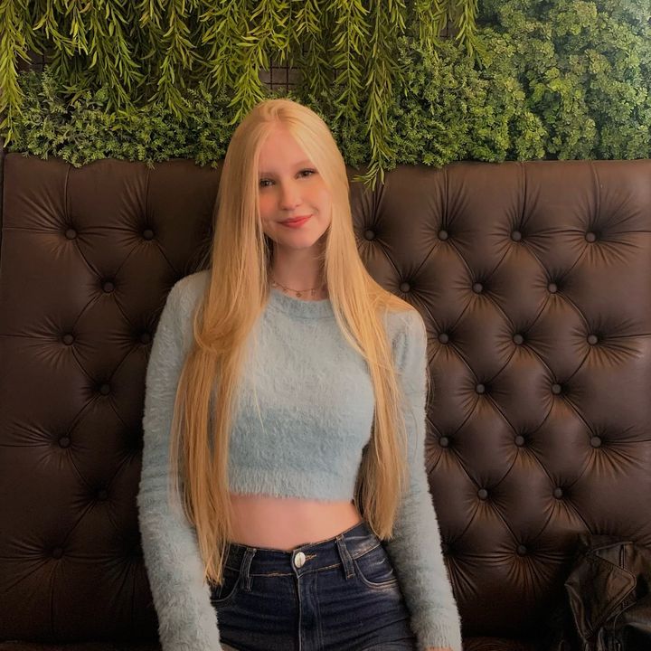 Profile Picture of JUVZS🐱 (@juliavzs21) on Tiktok