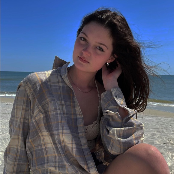 Profile Picture of Baylee Jackson (@bayleejacksonn) on Poshmark