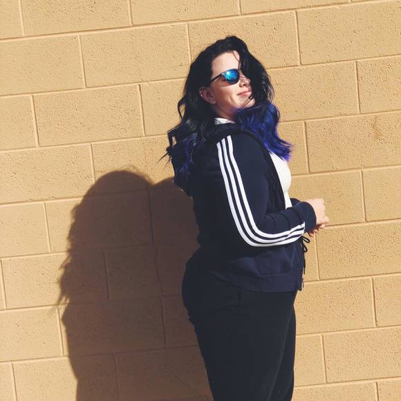 Alecia Martinez - Poshmark Profile Picture of Alecia Martinez (@aleciamartinez) on Poshmark