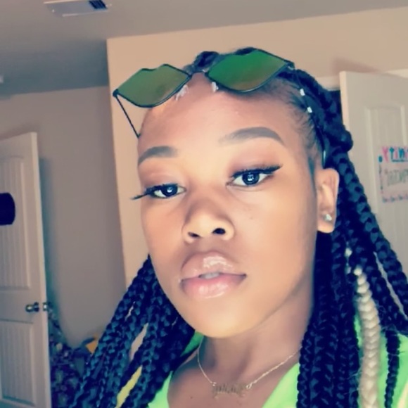 Profile Picture of Trinity Henderson (@trinityylaneii) on Poshmark