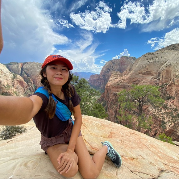 Profile Picture of Dina Nguyen (@dinacn) on Poshmark