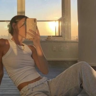 Profile Picture of Célia Black (@CliaBlack1) on Twitter