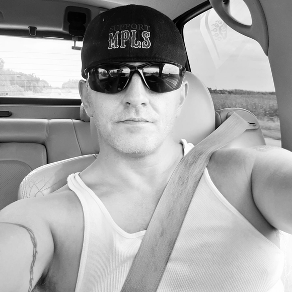 Profile Picture of Scott Hutton (@huttonscott24) on Poshmark