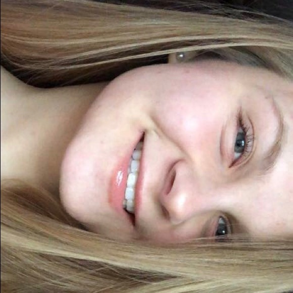 Profile Picture of Kylie Cuchran (@kyfry9) on Poshmark