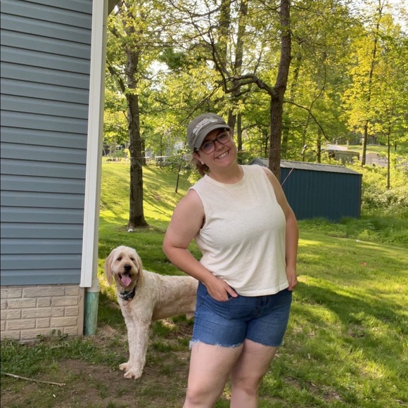 Profile Picture of Chelsea Cissell (@cissellchelsea) on Poshmark