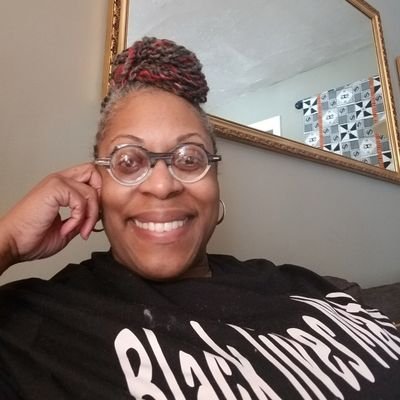 Profile Picture of Ebonique Robinson (@hydeparkette) on Twitter