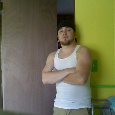 Profile Picture of Derek Barlow (@x3Bull7Dawg83x) on Twitter