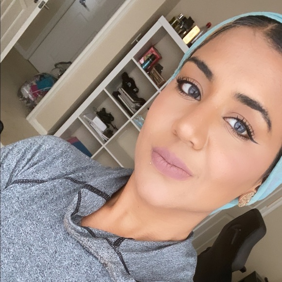 Profile Picture of Shahla Shah (@shahlashah) on Poshmark
