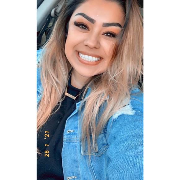 Profile Picture of Liz Moreno (@lizmoreno10) on Poshmark
