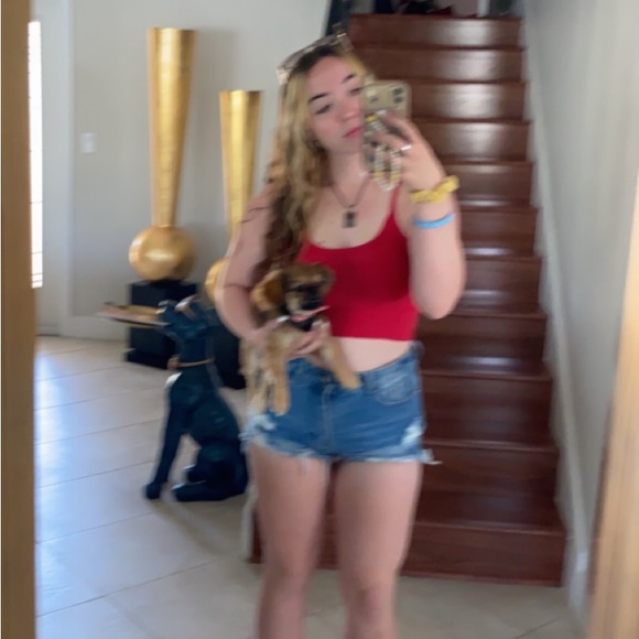 Profile Picture of Alexia Lantry (@alexiadruu) on Poshmark