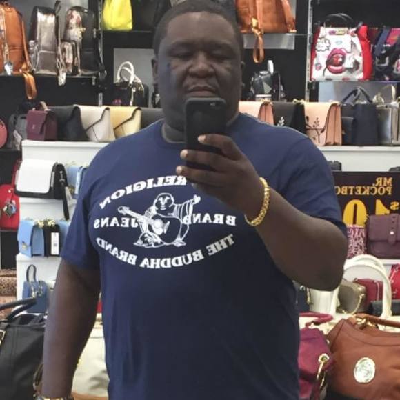 Profile Picture of Thomas Campbell (@thomascampbe917) on Poshmark