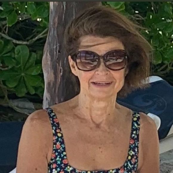 Profile Picture of Marcie Irwin (@marcieirwin) on Poshmark