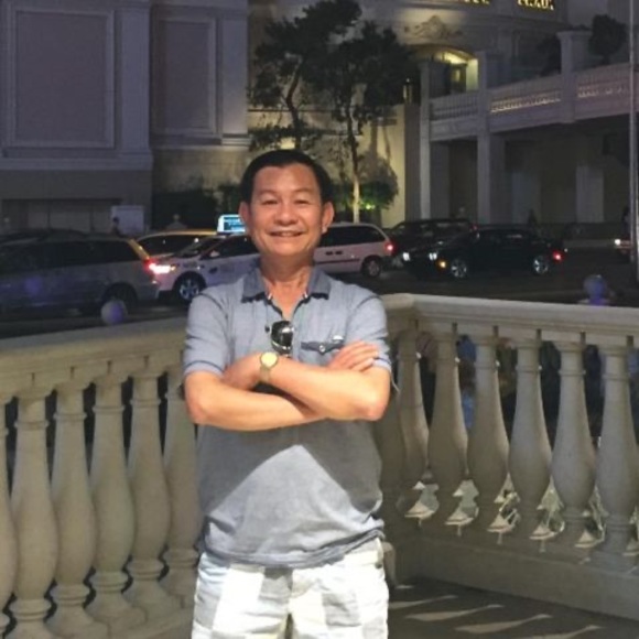 Profile Picture of Larry Nguyen (@larrynguyen513) on Poshmark