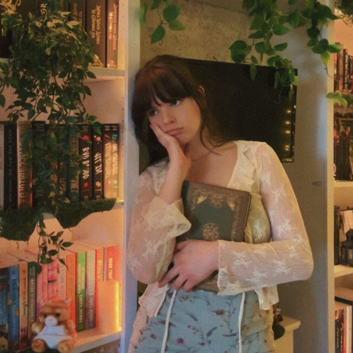 Profile Picture of Jesse📖🌙✨ (@jessereadsbookss) on Tiktok