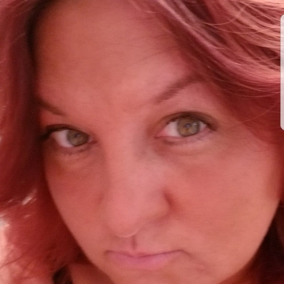 Profile Picture of Jo Weaver (@jollitime2000) on Poshmark