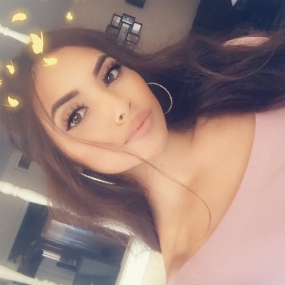 Profile Picture of Monessa Gonzalez (@admj27) on Poshmark