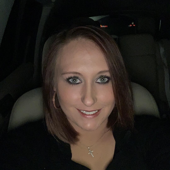 Profile Picture of Nikole Helbach (@nikolehelbach) on Poshmark
