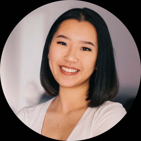 Profile Picture of Eva Gao (@evangenie) on Poshmark