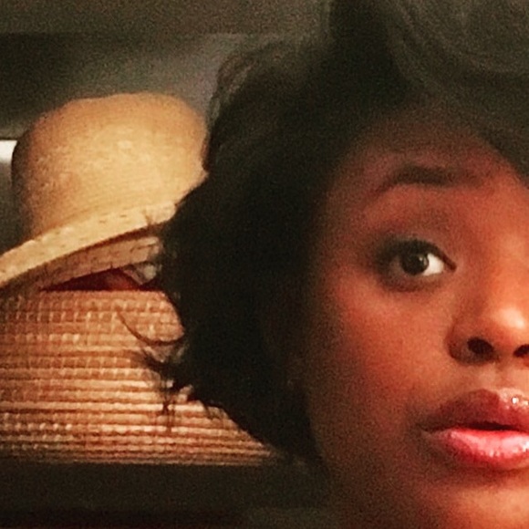 Lesley Devrouax - Poshmark Profile Picture of Lesley Devrouax (@lesleyd25) on Poshmark