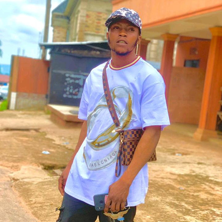 Profile Picture of Benie cash (@beniecash) on Tiktok