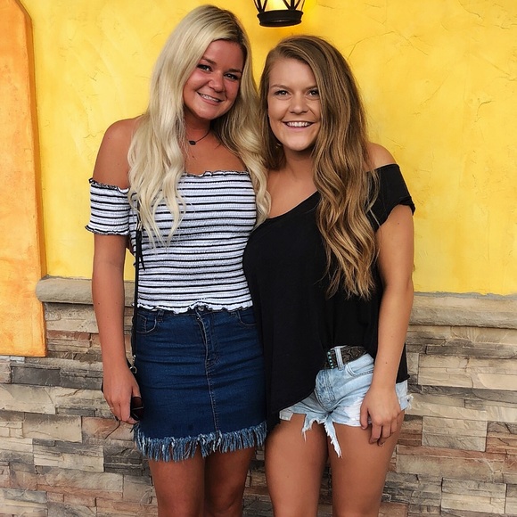 Profile Picture of Katie Minesinger (@katieminesinger) on Poshmark