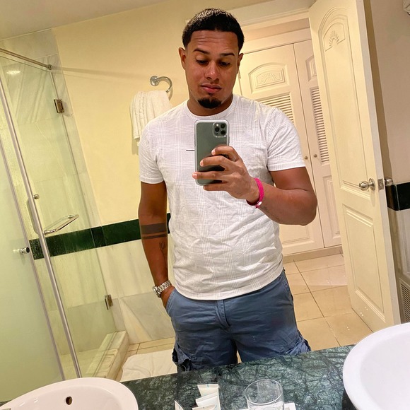 Profile Picture of Misael Mateo (@miisa24) on Poshmark