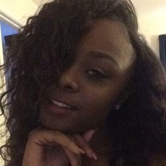 Profile Picture of Alexus Dibrell (@lexae_) on Poshmark