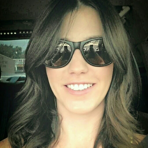 Profile Picture of Kelly Zanatta (@kmzan100) on Poshmark