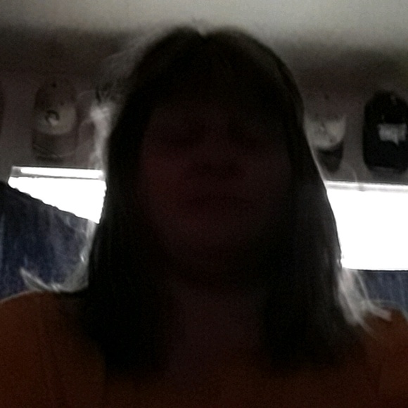 Profile Picture of Shawna Solis (@shawnasolis1972) on Poshmark