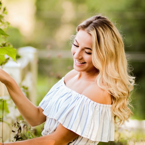 Profile Picture of Paige Dukic (@paigedukic) on Poshmark