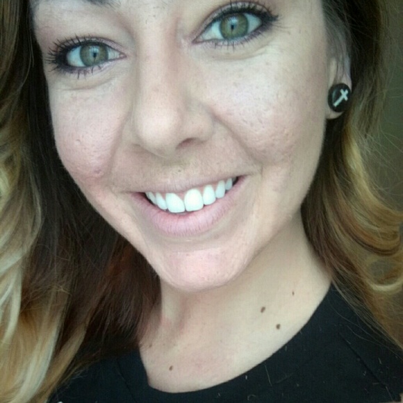 Brianna Ostwald - Poshmark Profile Picture of Brianna Ostwald (@briannaostwald) on Poshmark