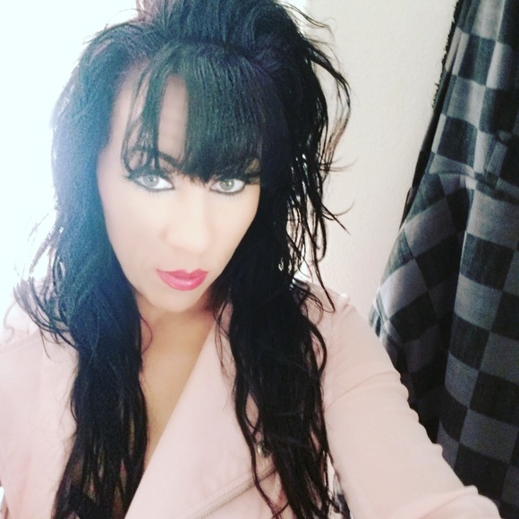 Brenda Liakopoulos - Poshmark Profile Picture of Brenda Liakopoulos (@bross888) on Poshmark