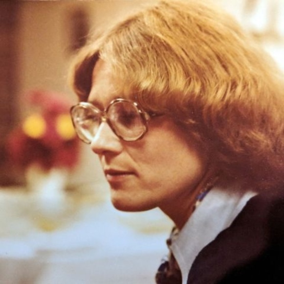 Profile Picture of Alice Fox (@alice_fox) on Poshmark