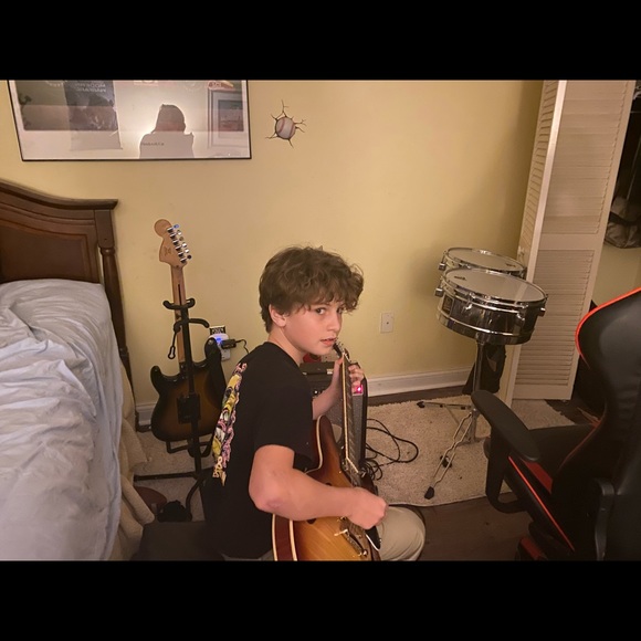 Profile Picture of Julia Taylor (@juliataylor762) on Poshmark