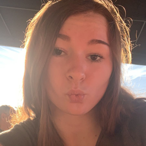 Profile Picture of Gabby Winzenried (@winzgab) on Poshmark