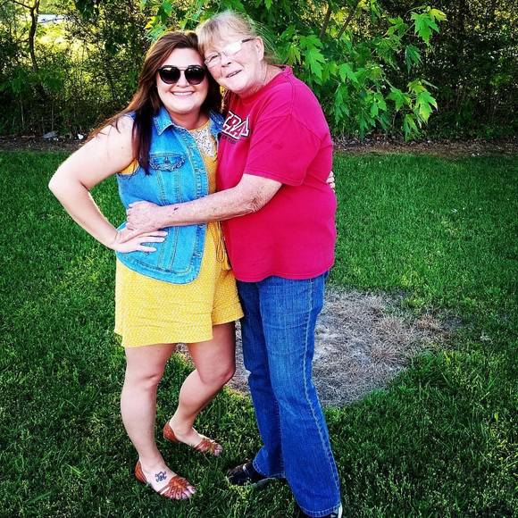 Profile Picture of Laura Brigner (@laura_brigner) on Poshmark