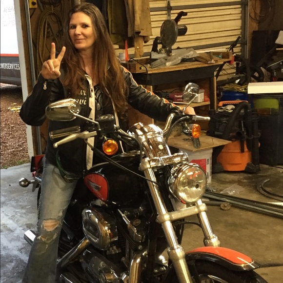 Profile Picture of Michelle Roach (@shellshell68) on Poshmark