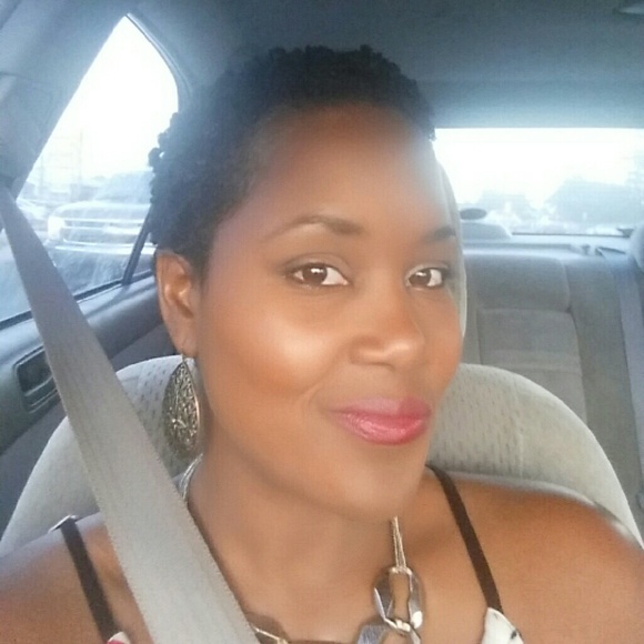 Profile Picture of Tomi Herbert (@tonimoni) on Poshmark
