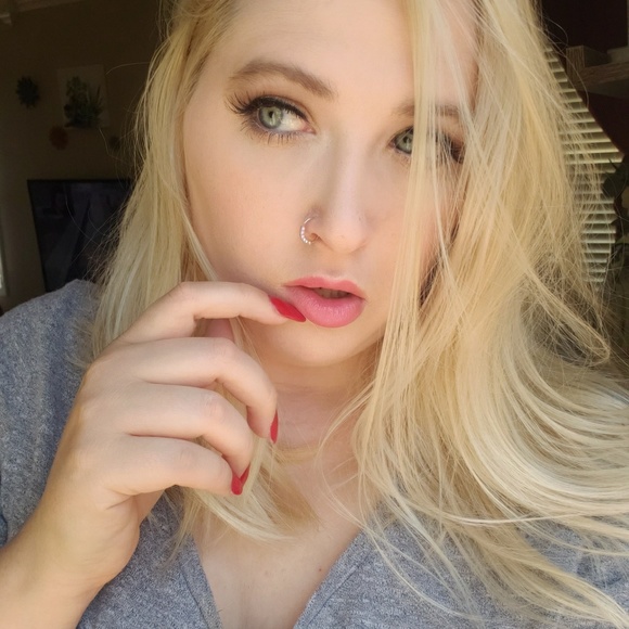 Profile Picture of Amber Stevenson (@amberdawn1113) on Poshmark