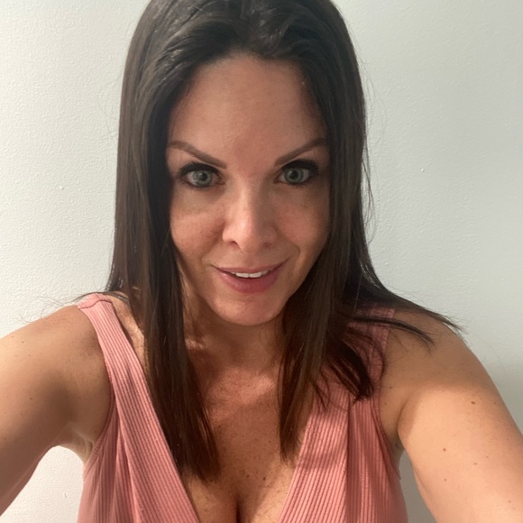 Profile Picture of Denise Pooley (@denpool) on Poshmark