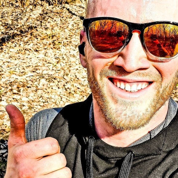 Profile Picture of Peter Dennis (@peter3291) on Poshmark