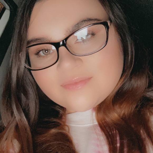 Profile Picture of Haley Hill (@haley_lynn1) on Poshmark