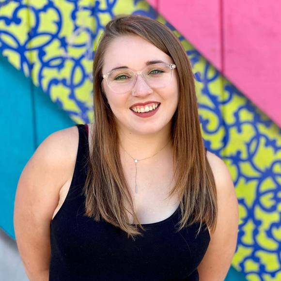 Profile Picture of Jennifer Alberts (@jenniferalberts) on Poshmark