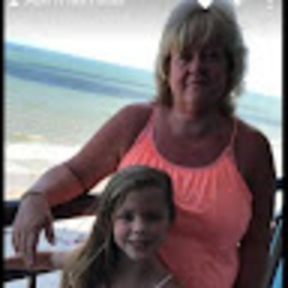 Profile Picture of Debbie Clanton (@debbieclanto626) on Poshmark