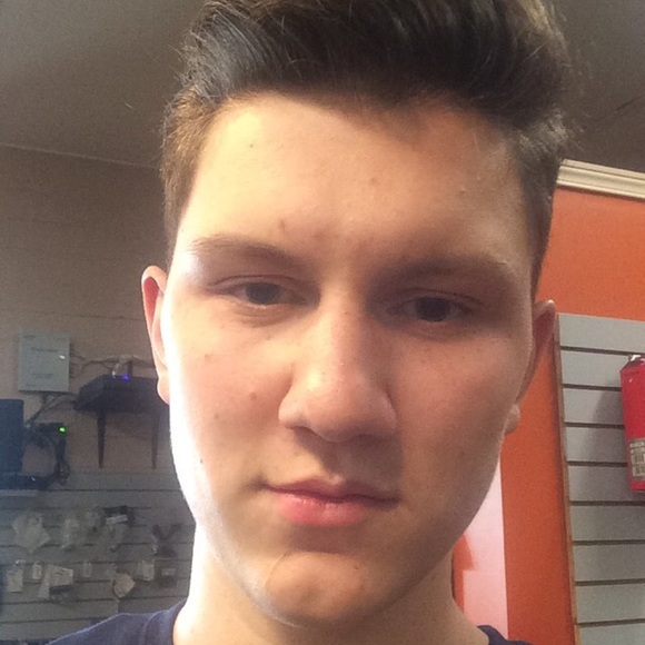 Profile Picture of Wyatt Pearrow (@pearrow) on Poshmark