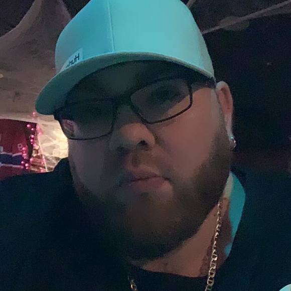 Profile Picture of Mike Osborne (@mike_osborne) on Poshmark