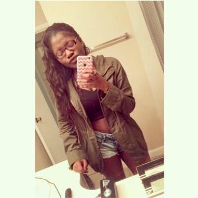 Profile Picture of Alexa (@makesSweet_Love) on Twitter